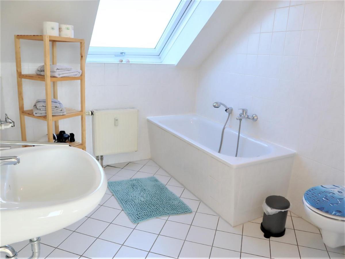 Kuschelige Dachgeschosswohnung Am Clarapark Leipzig Ngoại thất bức ảnh