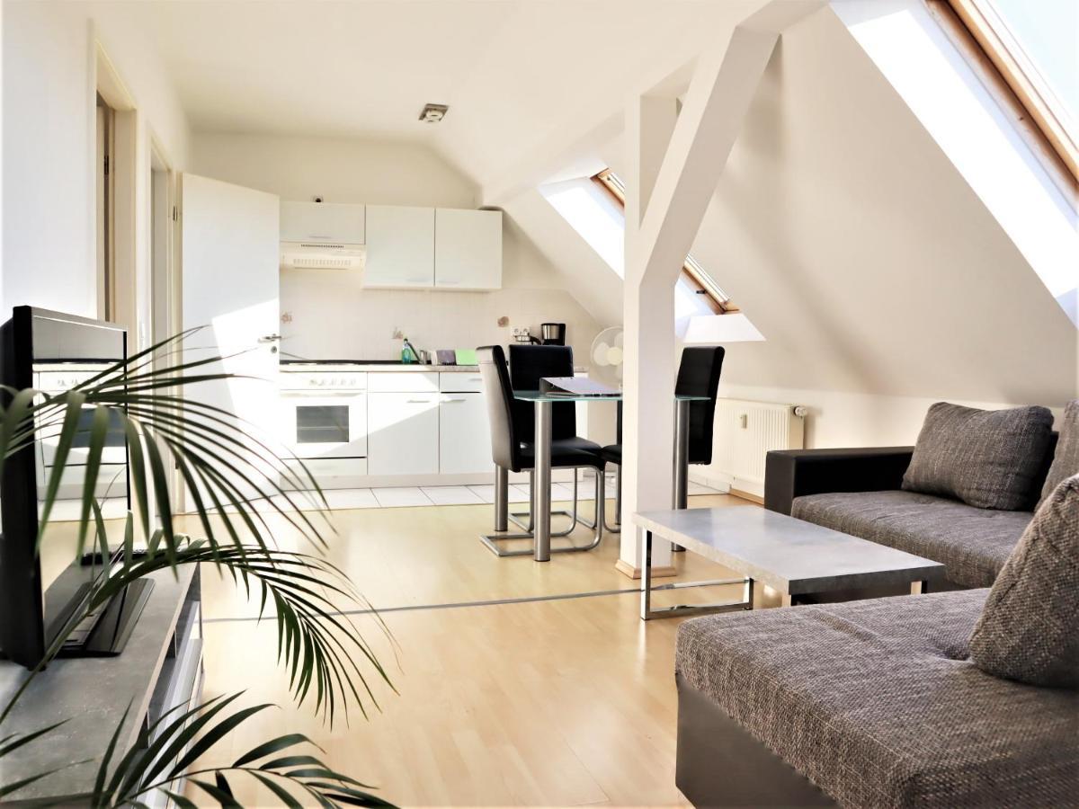 Kuschelige Dachgeschosswohnung Am Clarapark Leipzig Ngoại thất bức ảnh