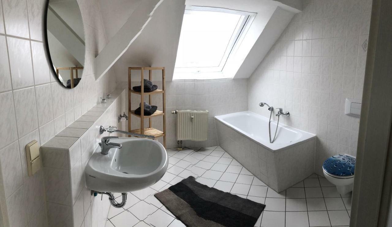 Kuschelige Dachgeschosswohnung Am Clarapark Leipzig Ngoại thất bức ảnh